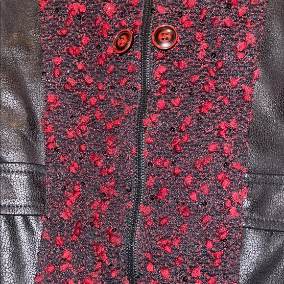 Bali Black and Red Tailored Blazer with Luxurious Texture - Picture 5 of 6